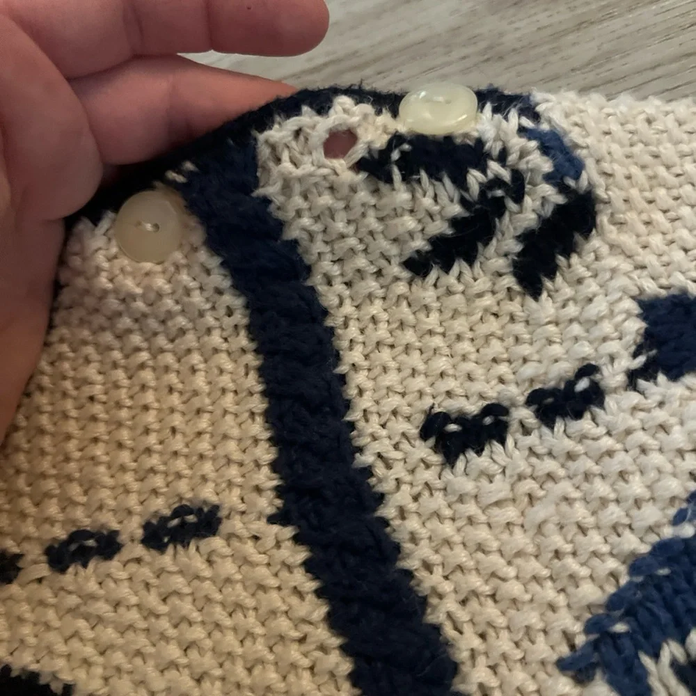 Vintage Jones New York Cream and navy blue hand knit cotton sweater Size Small